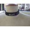 Collier en cuir rouge SLUT Collier en cuir rouge SLUT